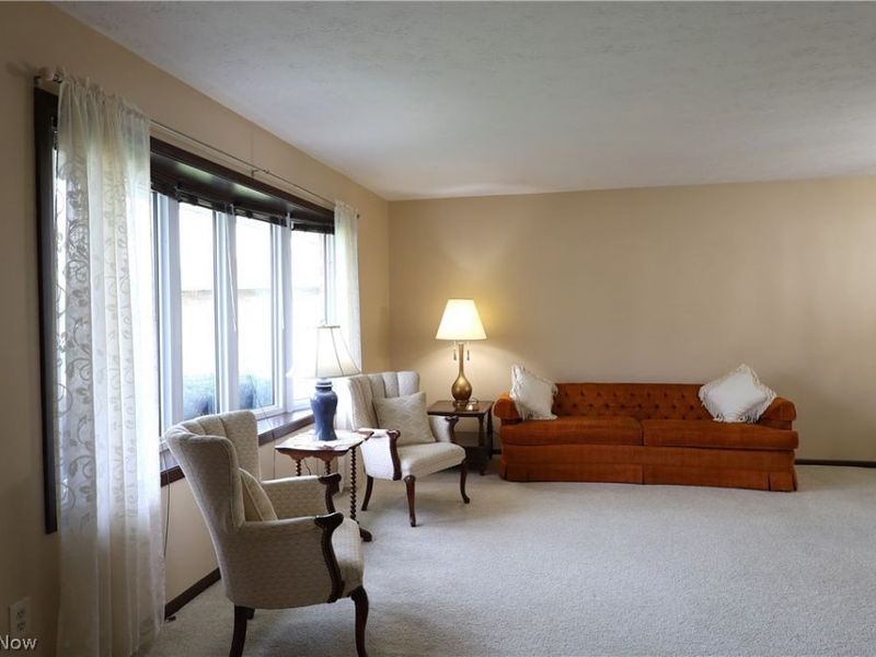 6663 Donna Rae Drive, Seven Hills, OH 44131 Photo 9