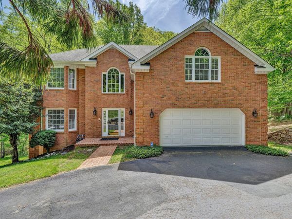 6516 Hidden Woods DR , Roanoke, VA 24018