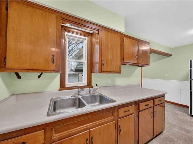 16504 Shelby Drive, Brook Park, OH 44142 Photo 7