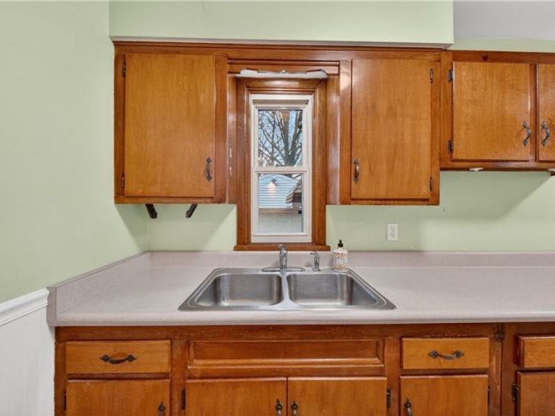 16504 Shelby Drive, Brook Park, OH 44142 Photo 8