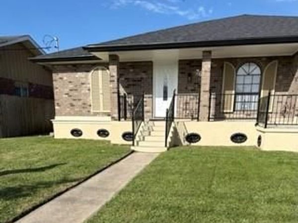 7649 BERG Street, New Orleans, LA 70128