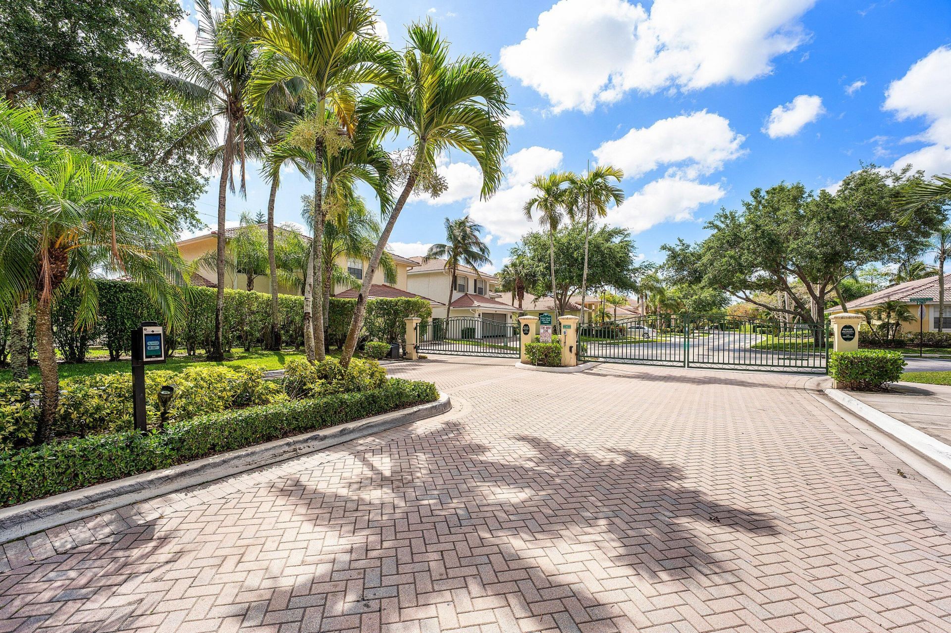 104 Hidden Hollow, Palm Beach Gardens, FL 33418 Photo