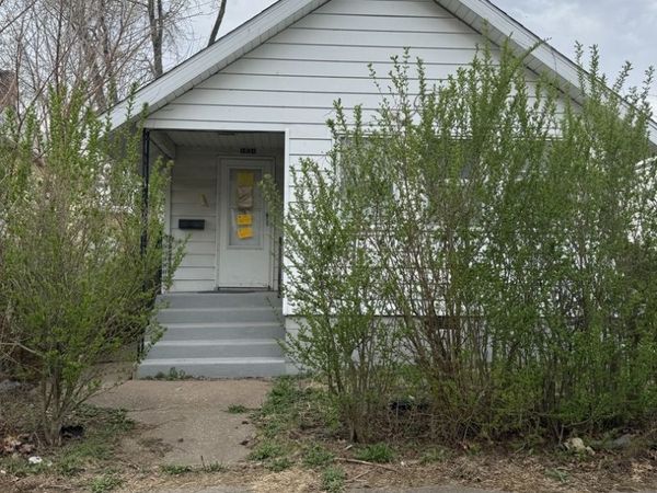 1831 W 5th Street , Davenport, IA 52802