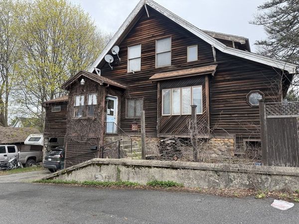 621 Sunderland Rd, Worcester, MA 01604