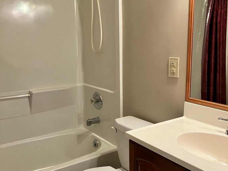 1230 Carrousel Drive E, Reynoldsburg, OH 43068 Photo 11