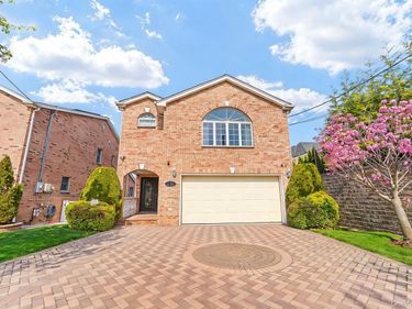 335 Cresthaven Lane, Whitestone, NY 11357