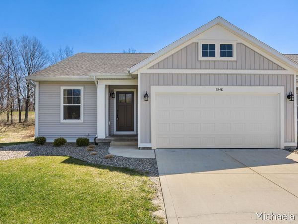 1548 N Village Circle, Kalamazoo, MI 49009