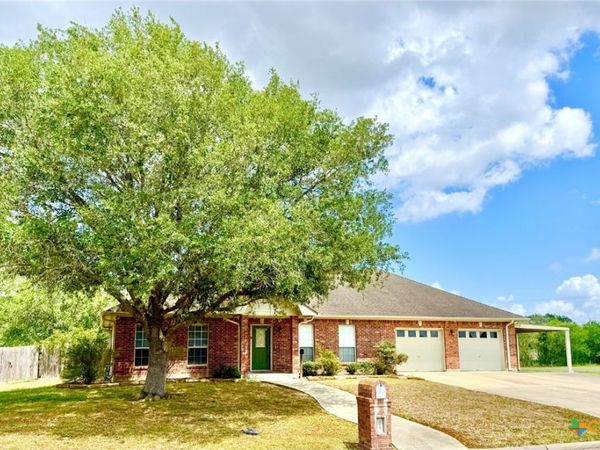415 S Trinity Street, Edna, TX 77957