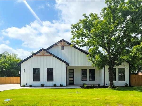 1106 East Sixth Street, Springtown, TX 76082