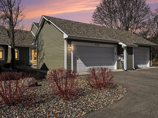 938 Winterberry Drive, Woodbury, MN 55125