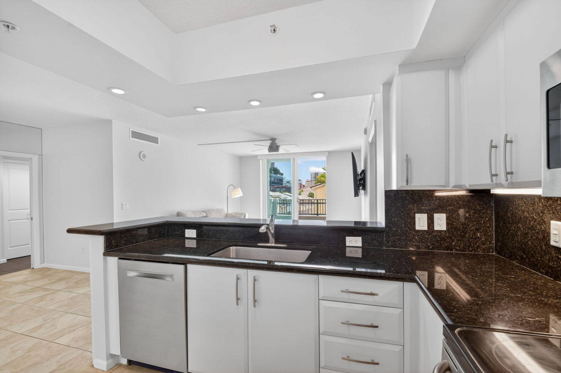 403 S Sapodilla Avenue, Unit 307, West Palm Beach, FL 33401 Photo