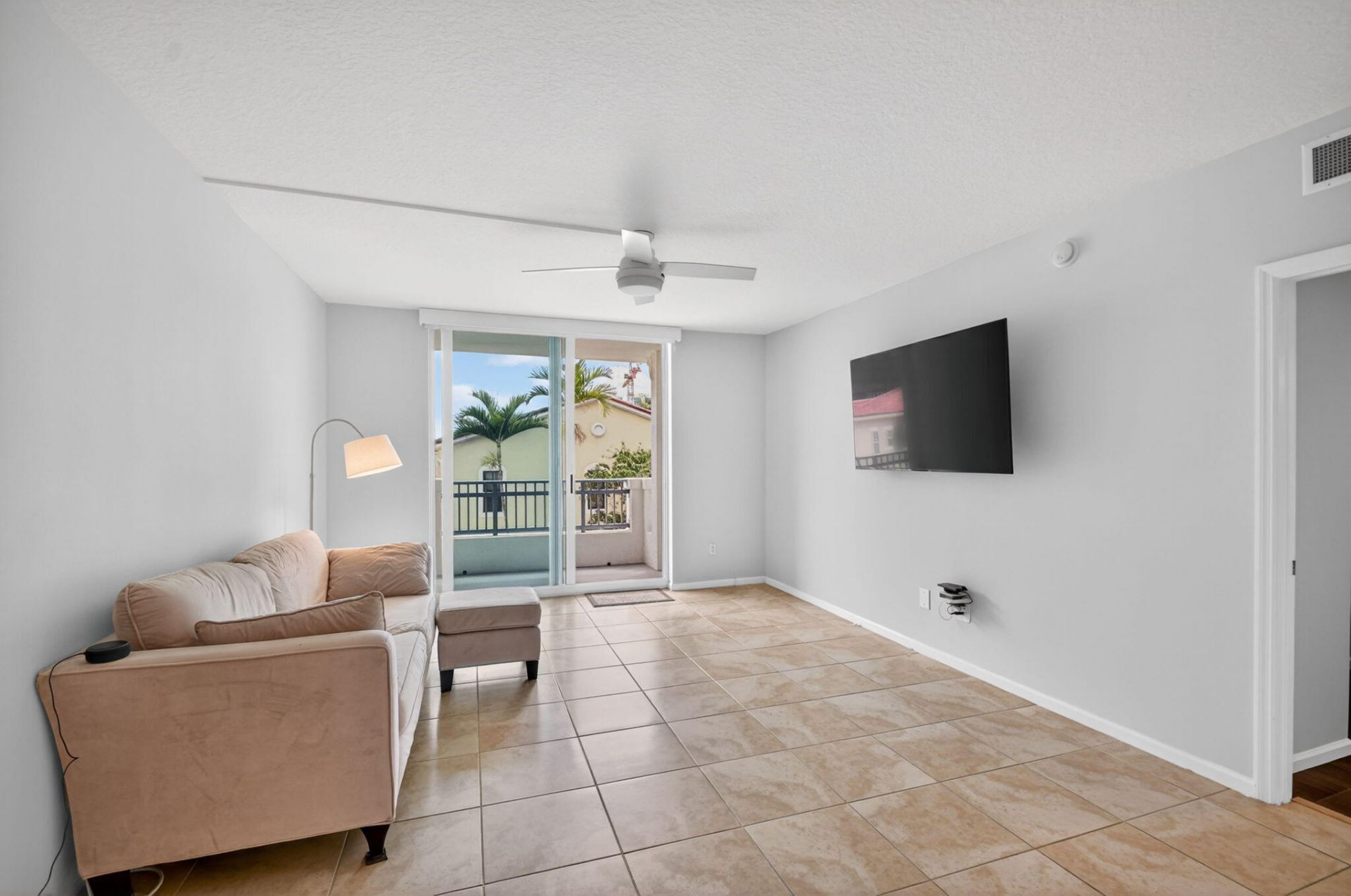 403 S Sapodilla Avenue, Unit 307, West Palm Beach, FL 33401 Photo