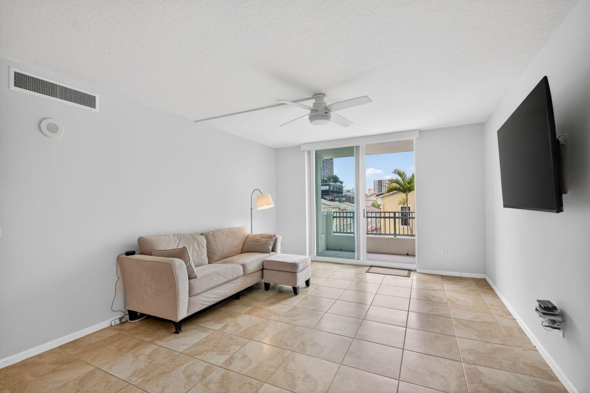 403 S Sapodilla Avenue, Unit 307, West Palm Beach, FL 33401 Photo