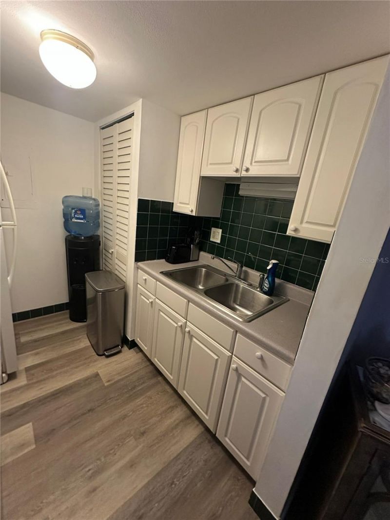 1084 82nd Terrace N, Unit 1084E, Saint Petersburg, FL 33702 Photo