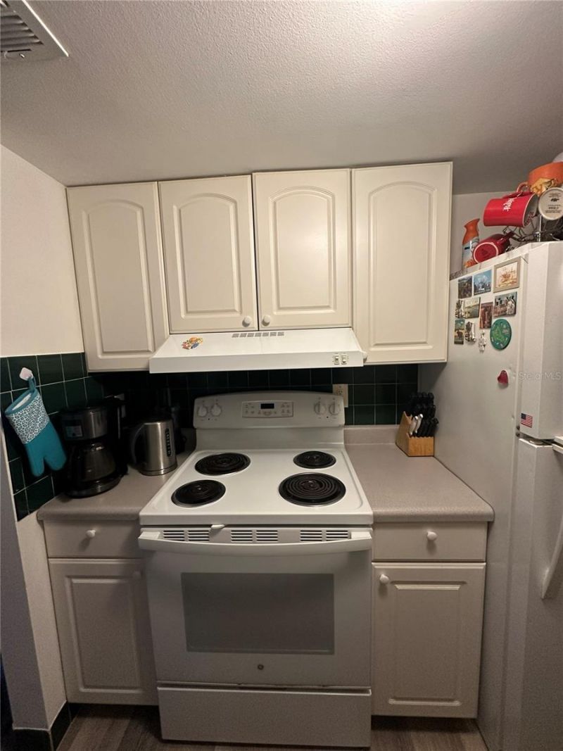 1084 82nd Terrace N, Unit 1084E, Saint Petersburg, FL 33702 Photo