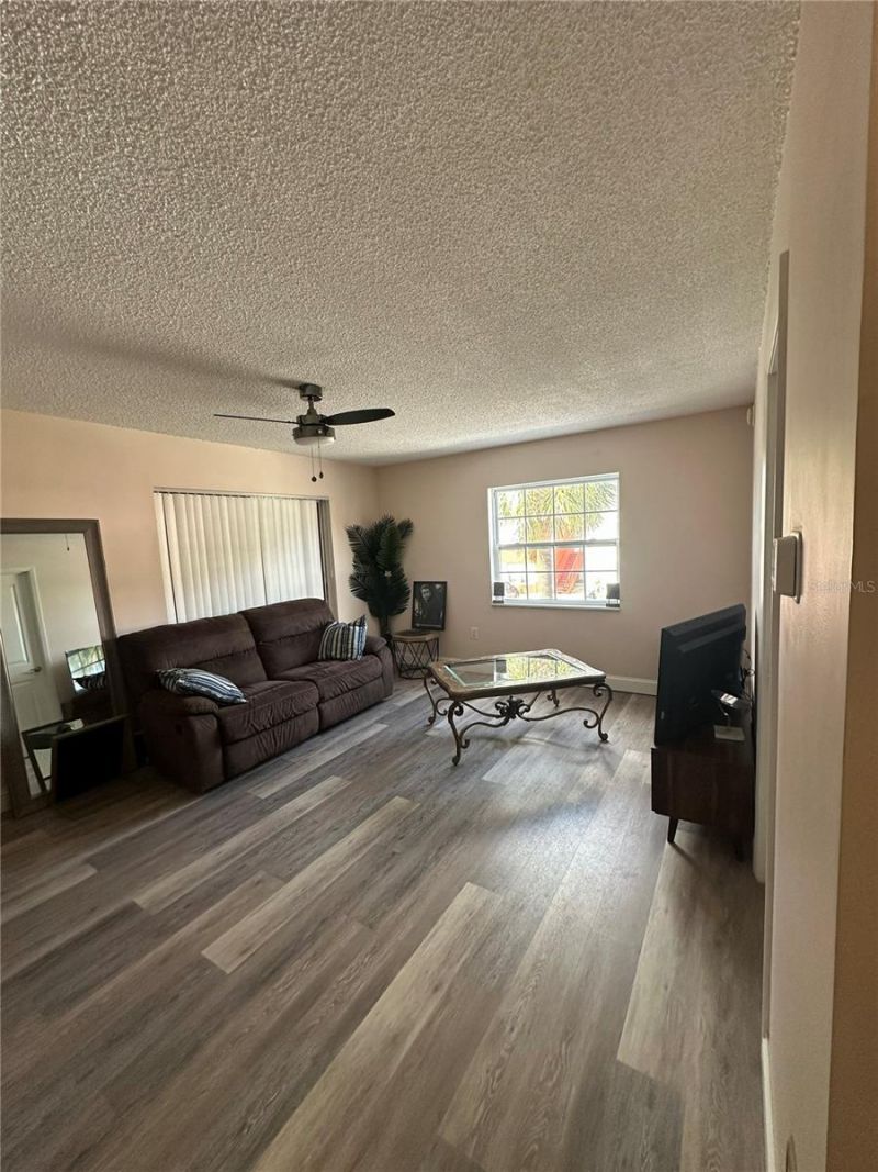 1084 82nd Terrace N, Unit 1084E, Saint Petersburg, FL 33702 Photo