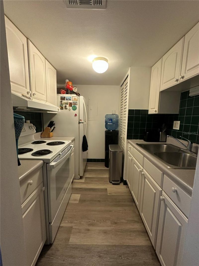 1084 82nd Terrace N, Unit 1084E, Saint Petersburg, FL 33702 Photo