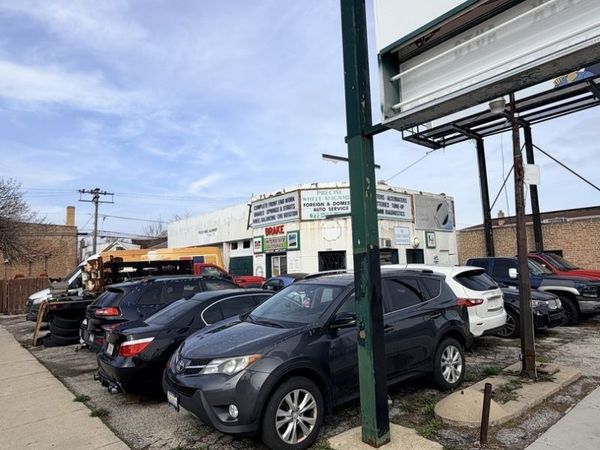 5256 W Diversey Avenue , Chicago, IL 60639