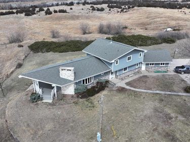 701 W 18 Road, Phillips, NE 68865