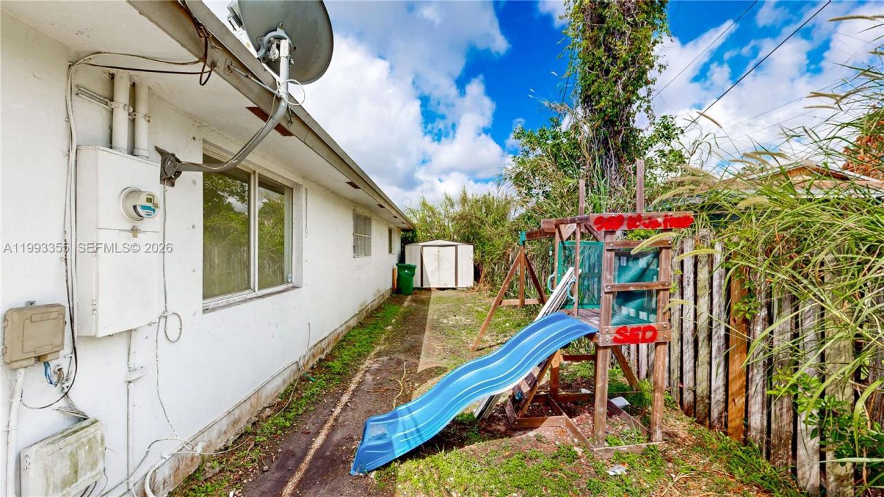 1616 NW 7th Pl , Florida City, FL 33034 Photo