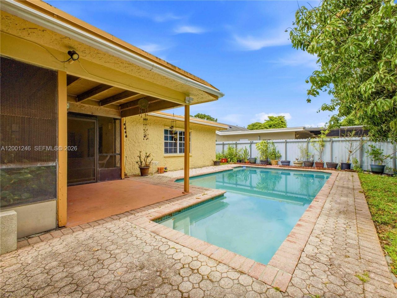 1319 SW 74th Ave, North Lauderdale, FL 33068 Photo