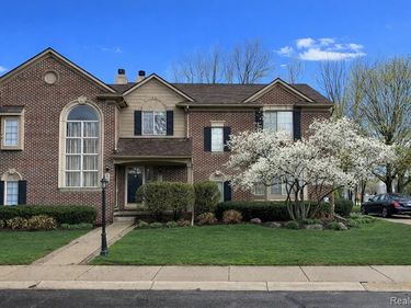 136 Sheffield Court , CANTON, MI 48188