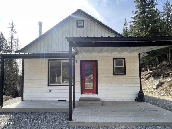 38 Forest Dr , Moyie Springs, ID 83845