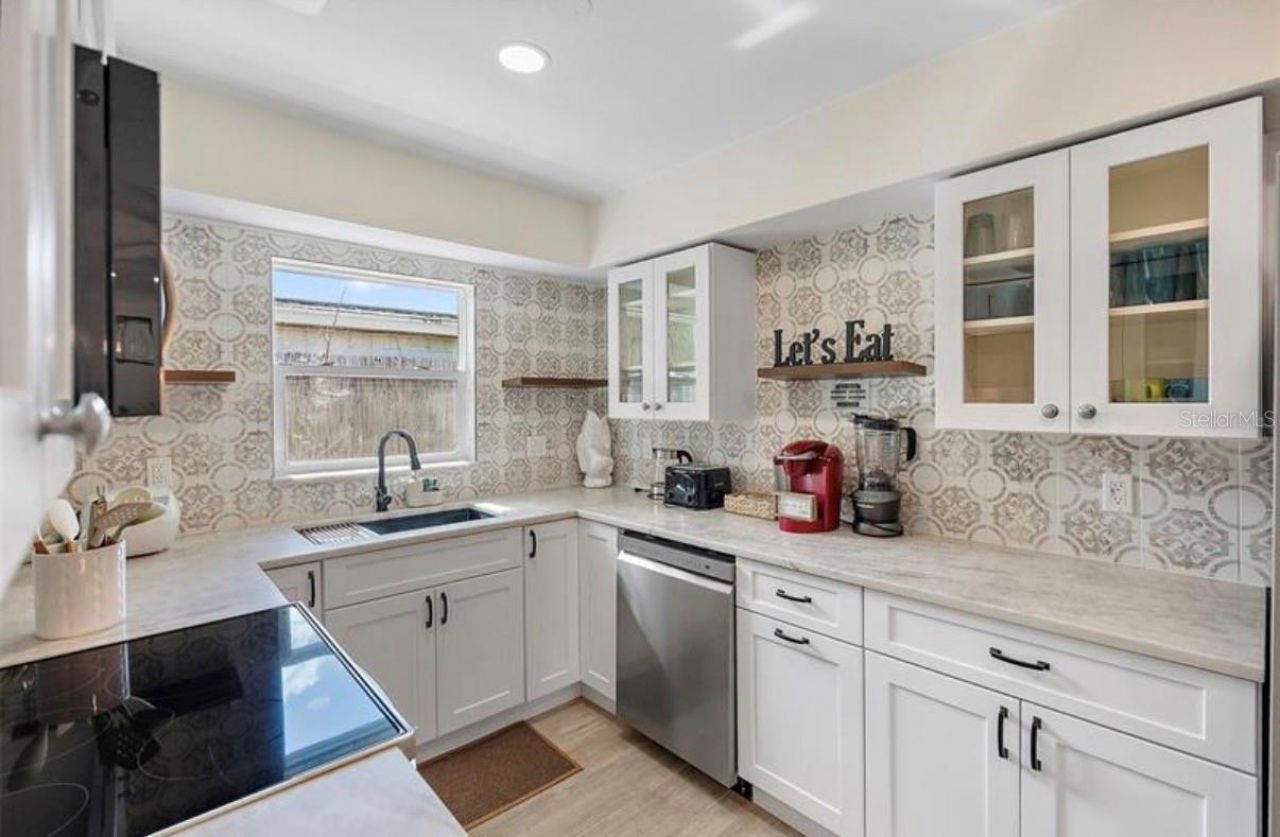6750 W Flamingo Way S, Saint Petersburg, FL 33707 Photo