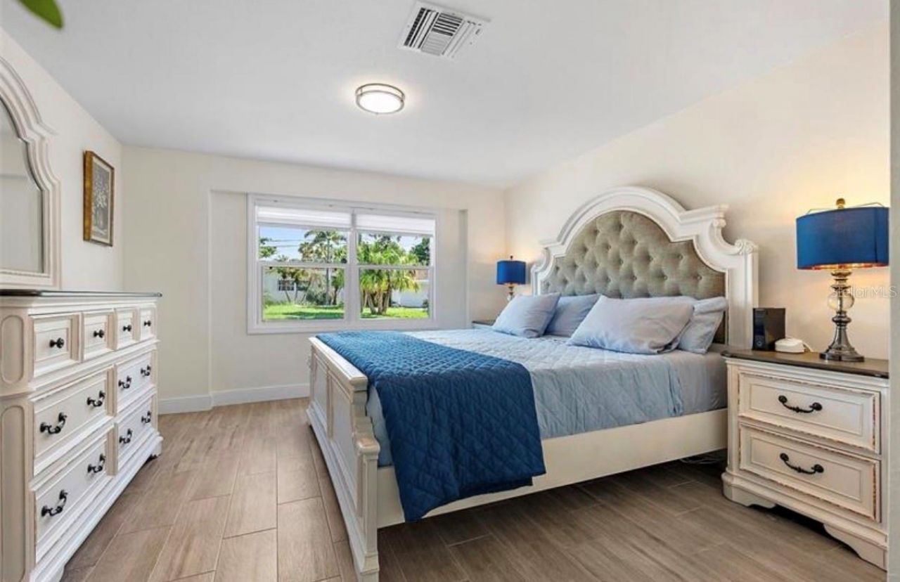 6750 W Flamingo Way S, Saint Petersburg, FL 33707 Photo