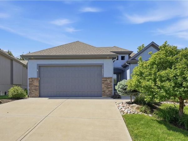 9892 Hollis Lane, Lenexa, KS 66227