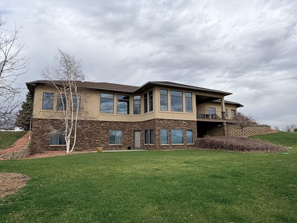 3209 Bills Beach Dr, Mitchell, SD 57301