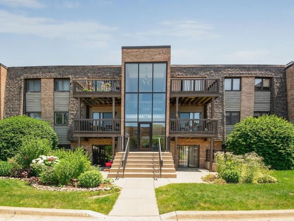 1420 STONEBRIDGE Circle, Unit 5N, Wheaton, IL 60189
