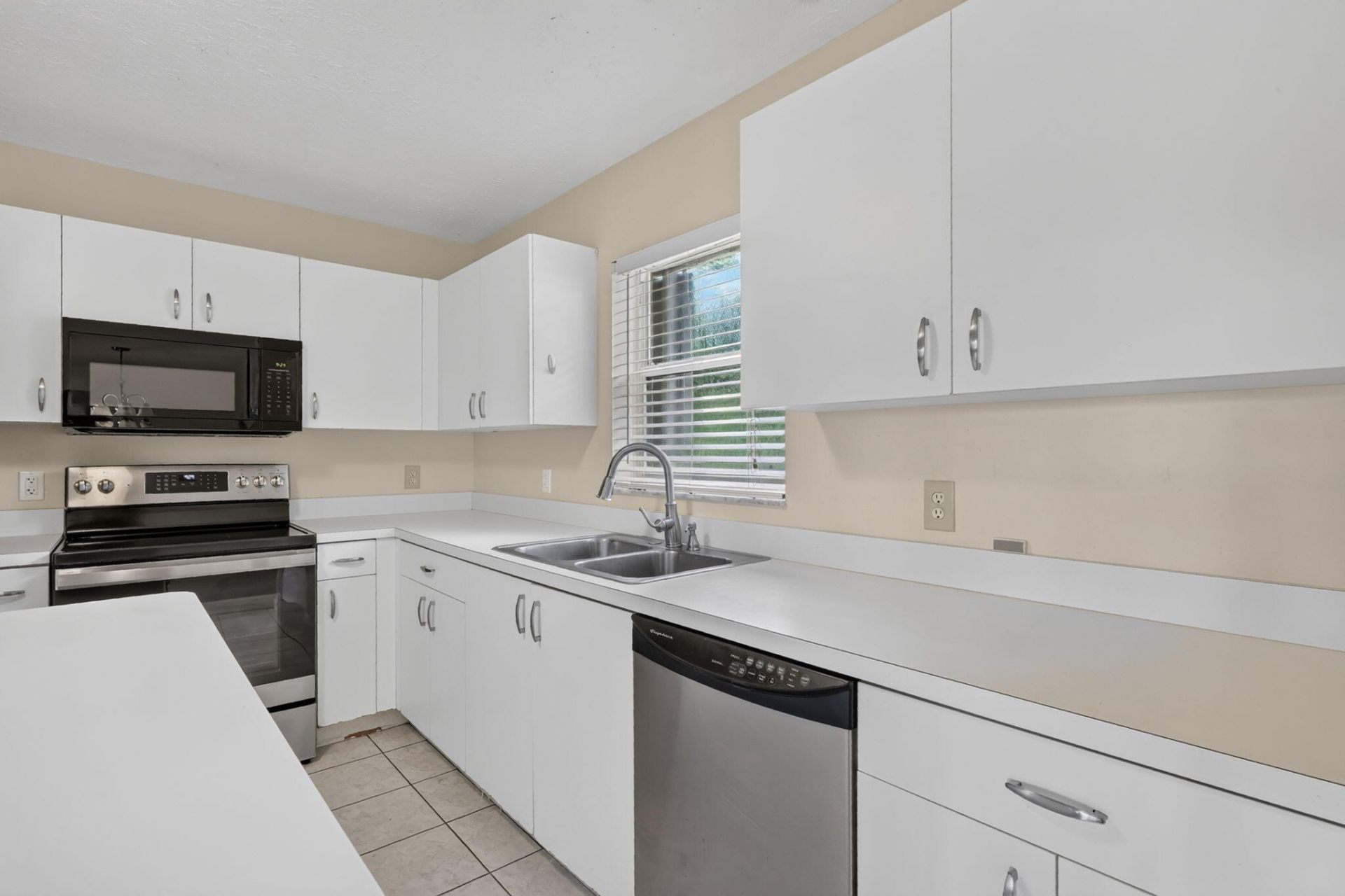 5740 Travelers Way, Fort Pierce, FL 34982 Photo