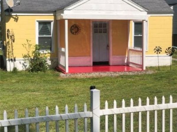 41 Hobday Street , Mathews, VA 23128