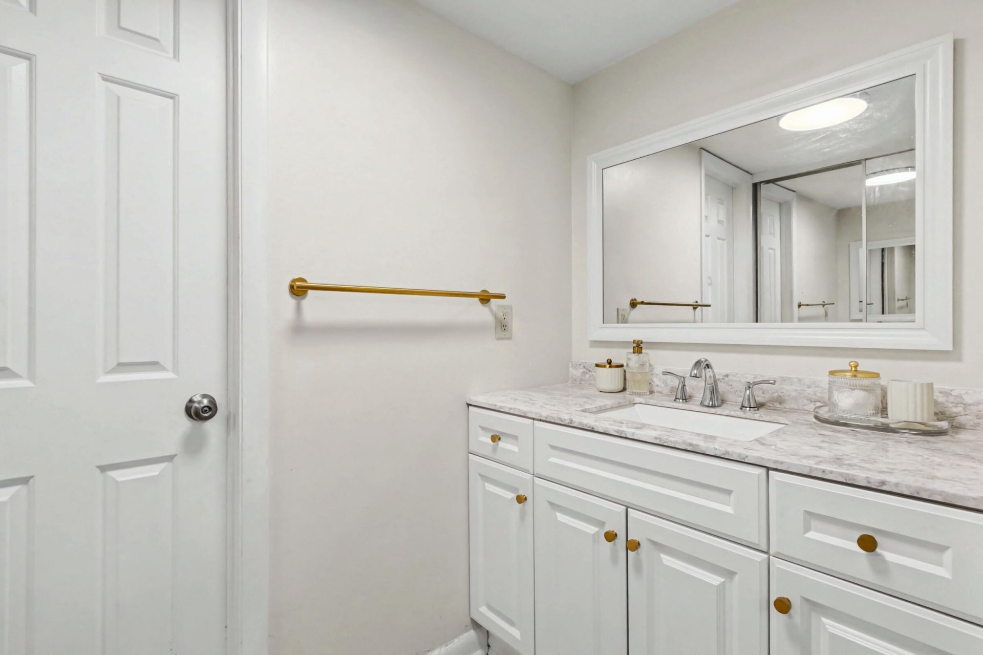 1518 Whitehall Drive, Unit 204, Davie, FL 33324 Photo