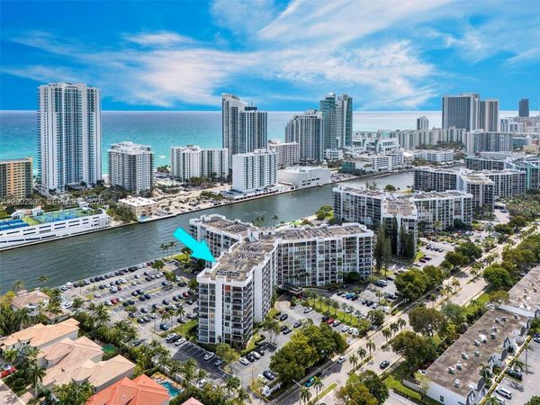 1000 Parkview Dr, Unit 407, Hallandale Beach, FL 33009