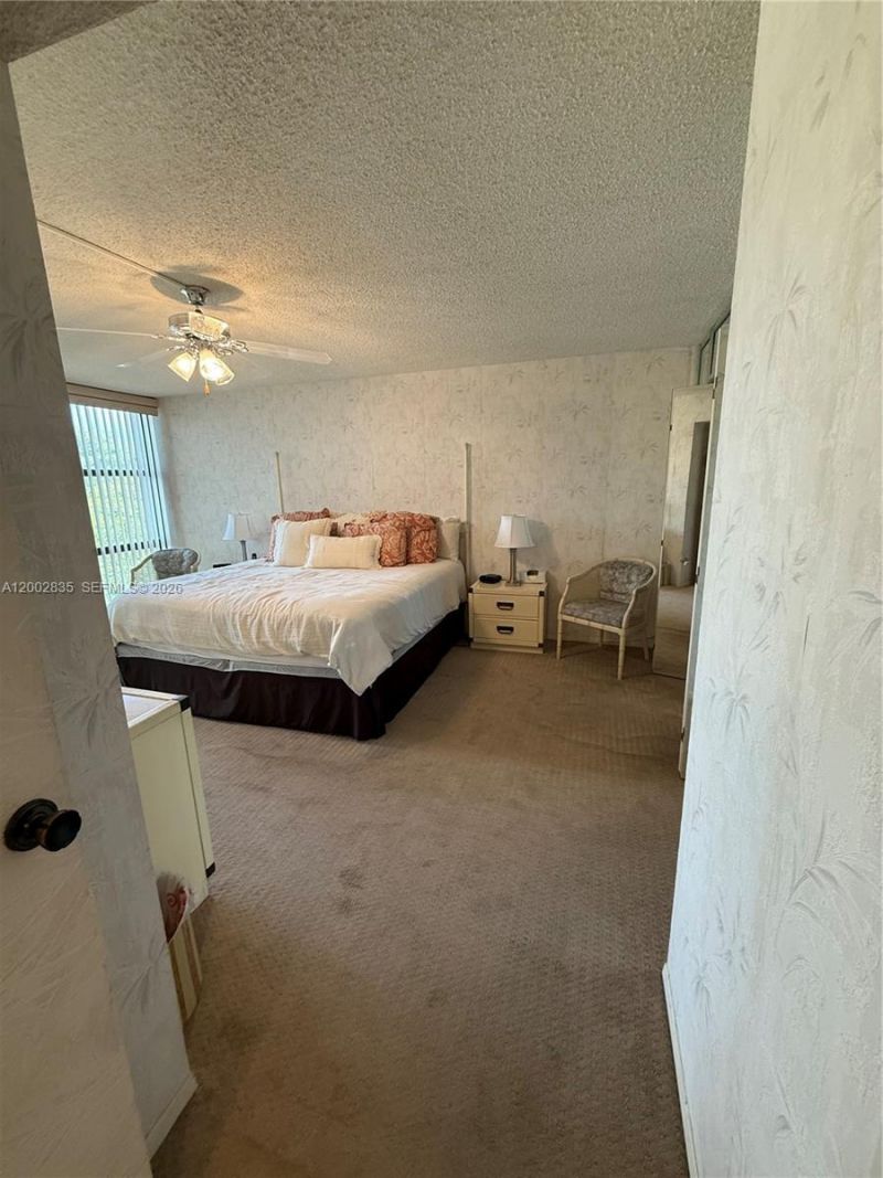 1000 Parkview Dr, Unit 407, Hallandale Beach, FL 33009 Photo