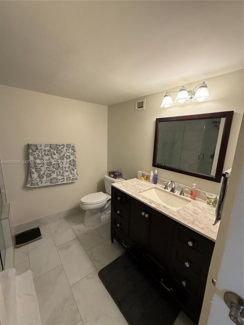 1000 Parkview Dr, Unit 407, Hallandale Beach, FL 33009 Photo