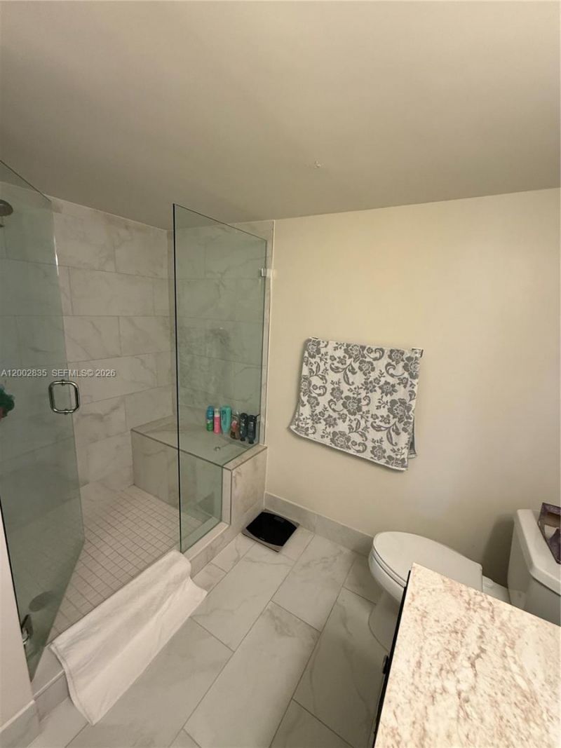 1000 Parkview Dr, Unit 407, Hallandale Beach, FL 33009 Photo