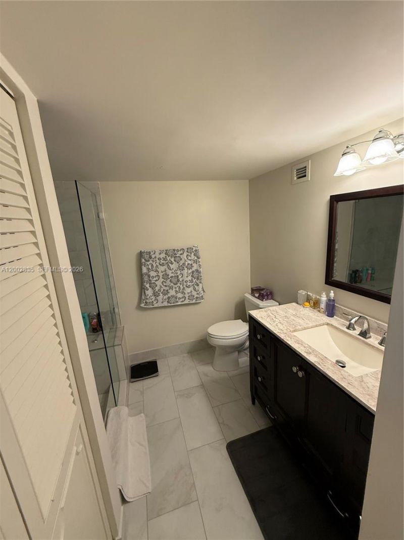 1000 Parkview Dr, Unit 407, Hallandale Beach, FL 33009 Photo