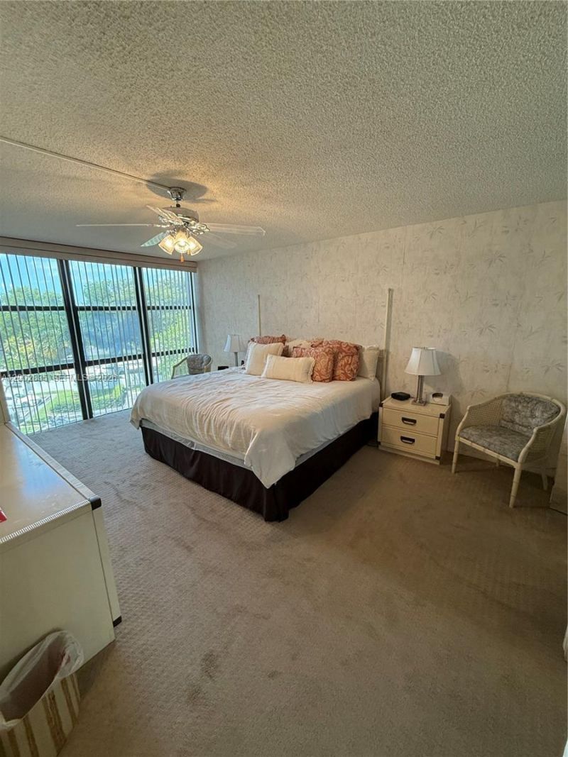 1000 Parkview Dr, Unit 407, Hallandale Beach, FL 33009 Photo