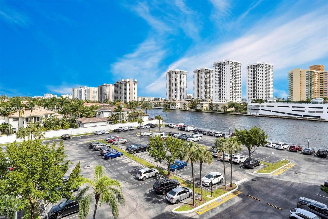 1000 Parkview Dr, Unit 407, Hallandale Beach, FL 33009 Photo