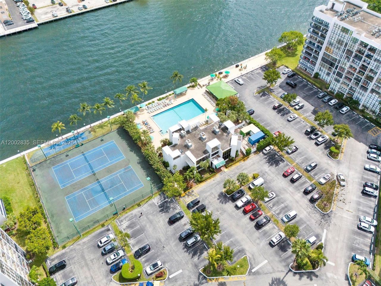 1000 Parkview Dr, Unit 407, Hallandale Beach, FL 33009 Photo