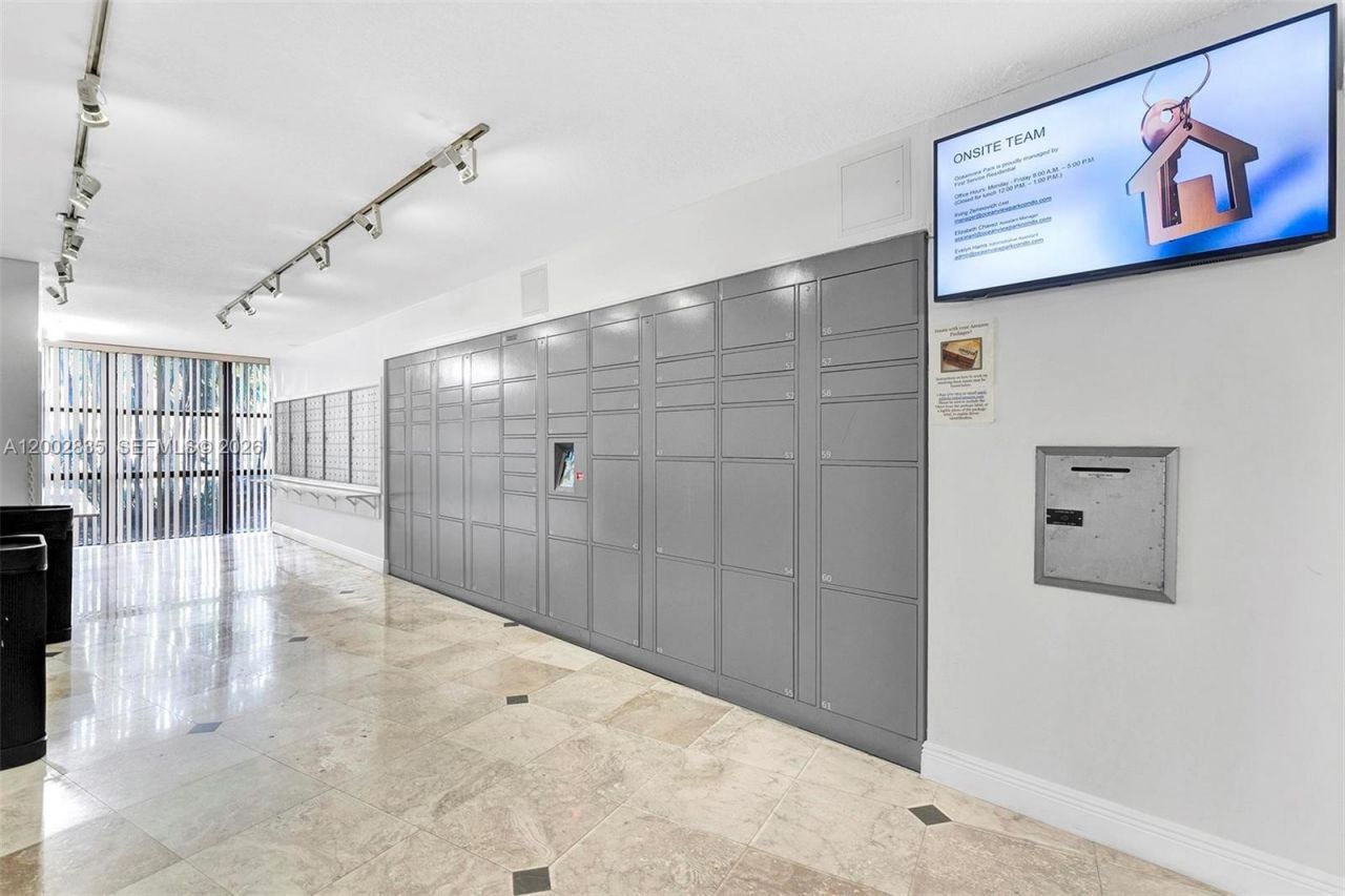 1000 Parkview Dr, Unit 407, Hallandale Beach, FL 33009 Photo