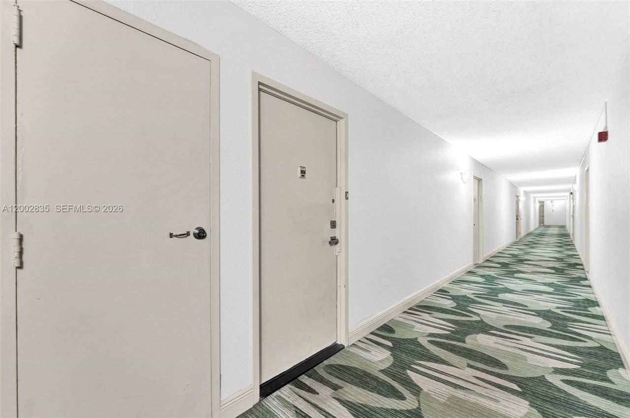 1000 Parkview Dr, Unit 407, Hallandale Beach, FL 33009 Photo