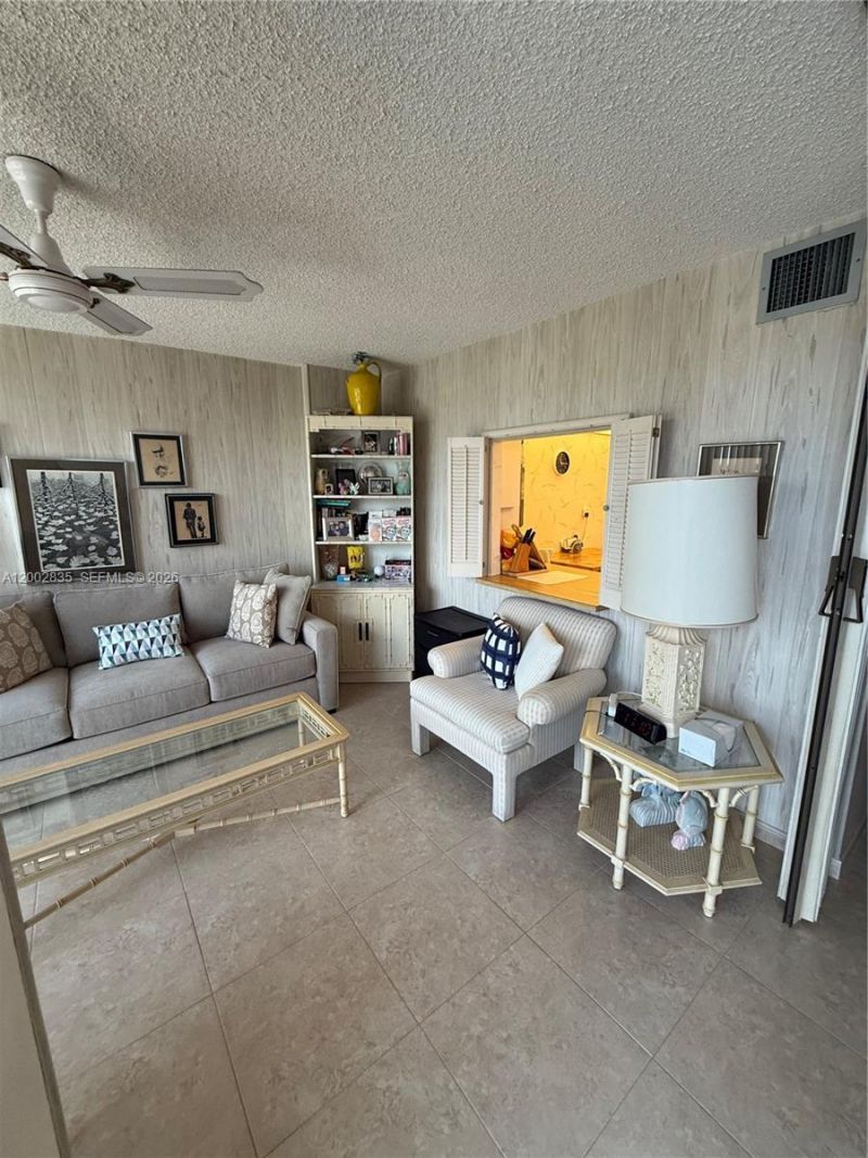 1000 Parkview Dr, Unit 407, Hallandale Beach, FL 33009 Photo