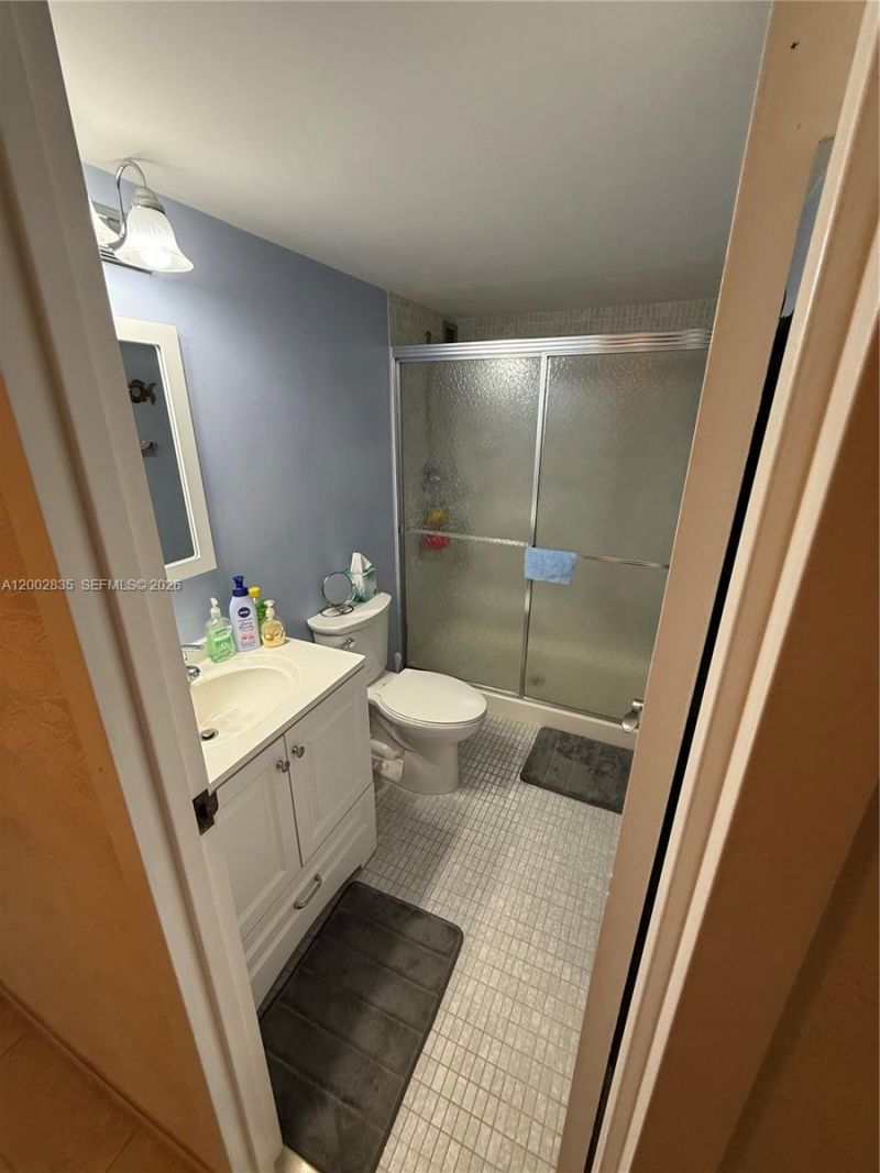 1000 Parkview Dr, Unit 407, Hallandale Beach, FL 33009 Photo