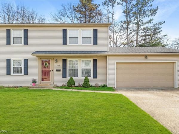 880 Markham Avenue , Cuyahoga Falls, OH 44221
