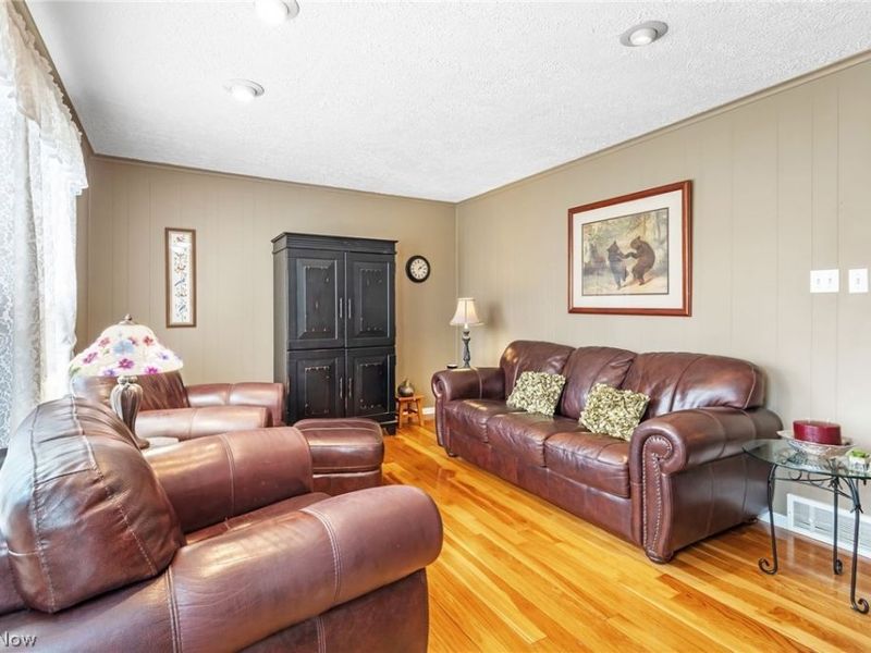 880 Markham Avenue , Cuyahoga Falls, OH 44221 Photo 10