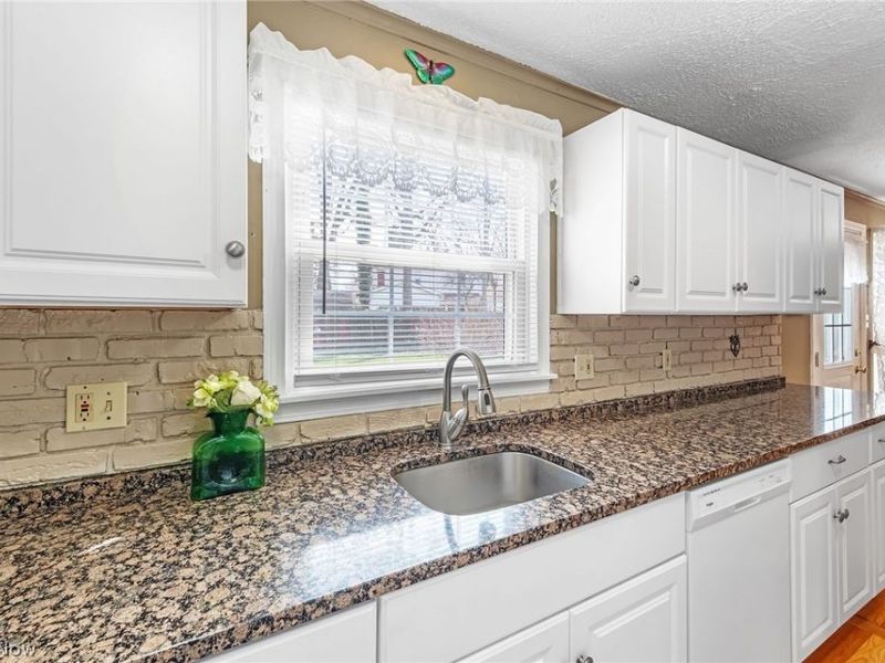 880 Markham Avenue , Cuyahoga Falls, OH 44221 Photo 14